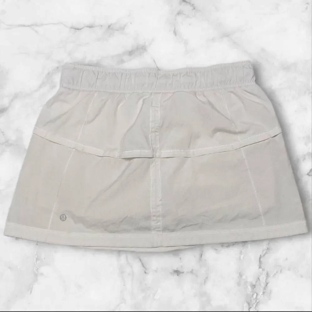 Lululemon White Size 6 Run Resolution Skirt